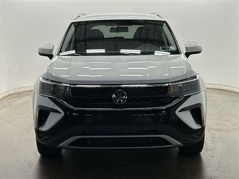 Certified 2022 Volkswagen Taos SE image 30