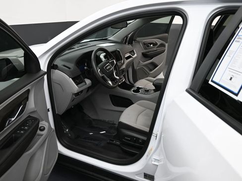 Used 2023 GMC Terrain SLE w/ Driver Convenience Package image 11