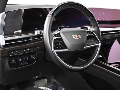 Certified 2025 Cadillac Escalade Premium Luxury image 11