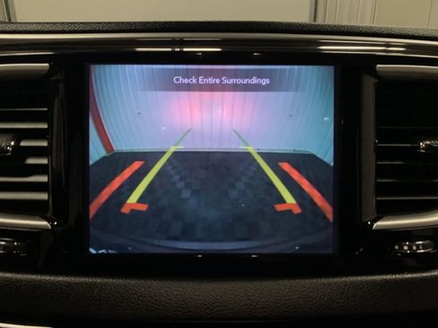 Used 2020 Chrysler Pacifica Touring-L image 31