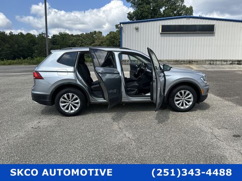 Used 2020 Volkswagen Tiguan S image 31