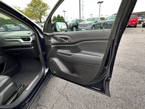 Used 2022 GMC Acadia SLT AWD/4WD image 15