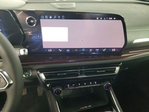 New 2026 Chevrolet Traverse Z71 w/ Enhanced Driving Package image 16