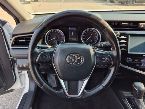 Used 2020 Toyota Camry SE w/ Convenience Package FWD image 18