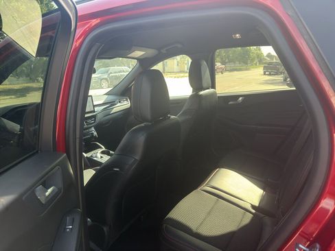 Used 2023 Ford Escape ST-Line w/ Tech Pack #1 AWD/4WD image 9