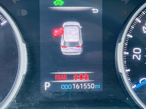 Used 2020 Toyota RAV4 LE w/ All Weather Liner Package image 29