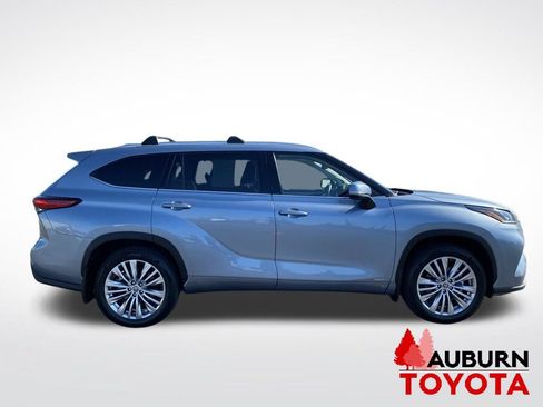Used 2023 Toyota Highlander Platinum AWD/4WD image 8