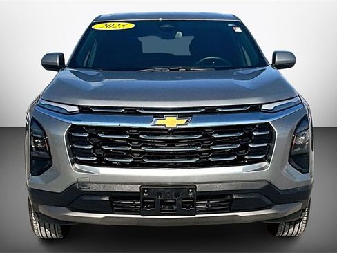 Used 2025 Chevrolet Equinox LT image 3