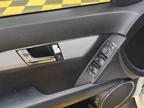 Used 2009 Mercedes-Benz C 300 Sedan image 24