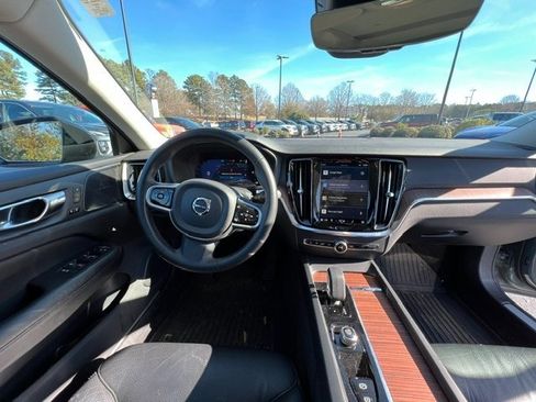Used 2023 Volvo S60 B5 Plus w/ Climate Package image 10