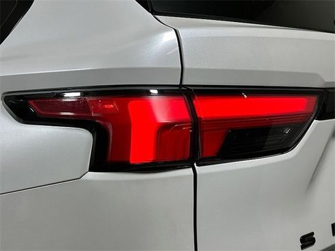 Used 2025 Toyota Sequoia Platinum image 35