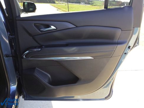 Used 2024 Chevrolet Traverse LT image 17