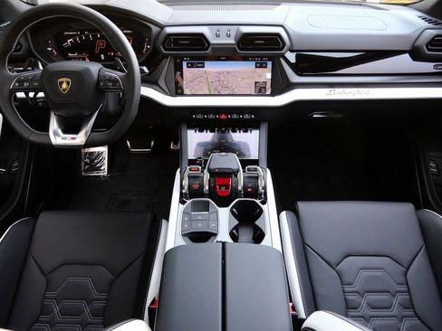 Used 2025 Lamborghini Urus SE image 7