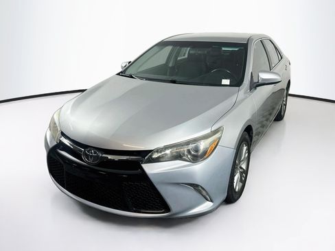 Used 2017 Toyota Camry SE FWD image 3