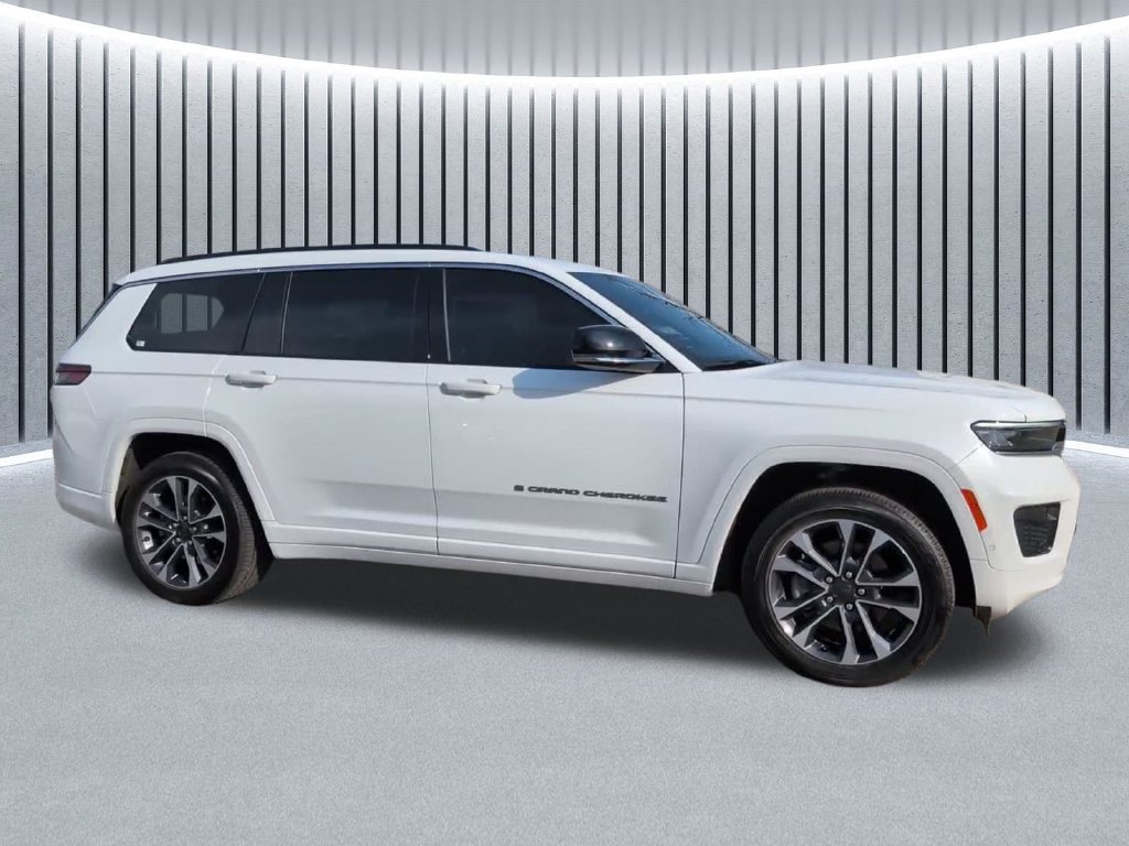Used 2025 Jeep Grand Cherokee L Overland w/ Luxury Tech Group IV AWD/4WD image 3
