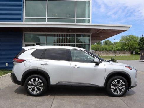 Used 2021 Nissan Rogue SV AWD/4WD image 2