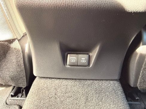 Used 2025 Toyota Camry SE w/ Convenience Package FWD image 27