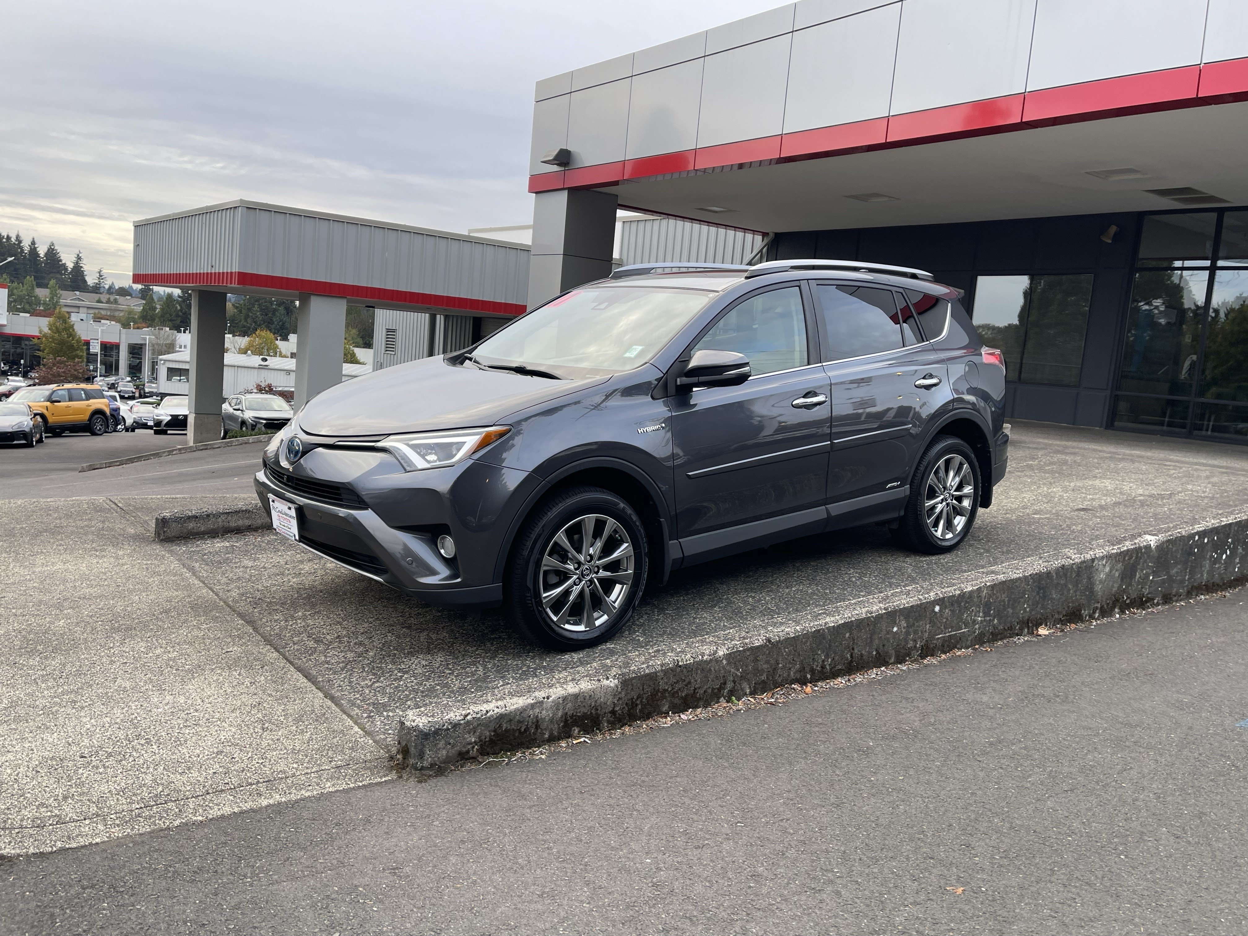 Used 2017 Toyota RAV4 Limited w/ Advanced Technology Package AWD/4WD image 4