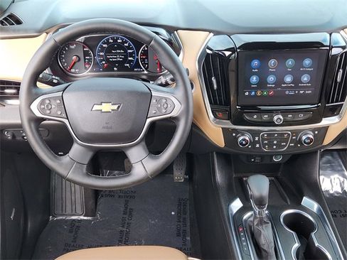 Used 2023 Chevrolet Traverse Premier image 26