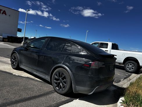 Used 2024 Tesla Model X AWD/4WD image 3