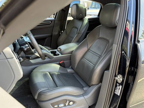 Used 2020 Porsche Cayenne image 23