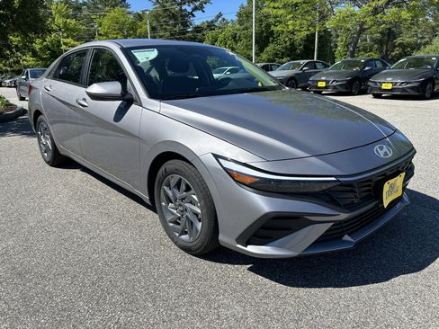 New 2026 Hyundai Elantra Hybrid FWD image 9