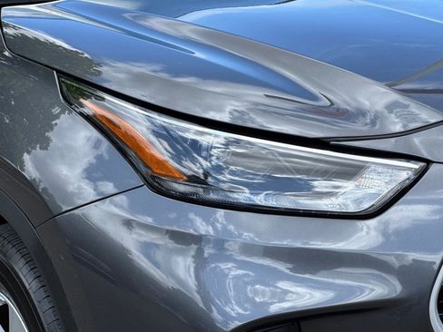 Used 2025 Toyota Highlander LE FWD image 10