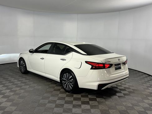 Used 2025 Nissan Altima 2.5 SV image 9