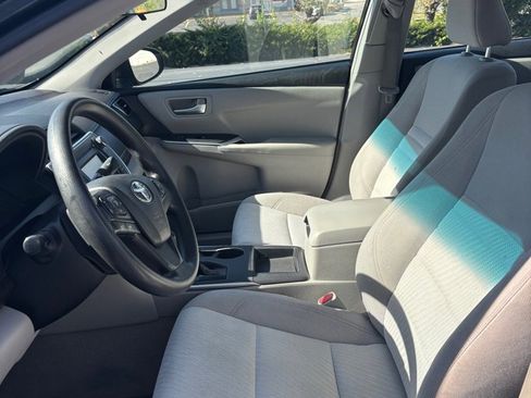 Used 2015 Toyota Camry LE image 8