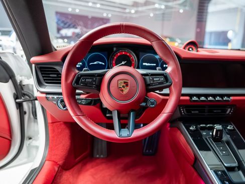 Certified 2024 Porsche 911 Carrera RWD image 5