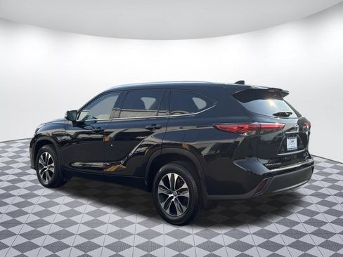 Used 2021 Toyota Highlander XLE AWD/4WD image 5