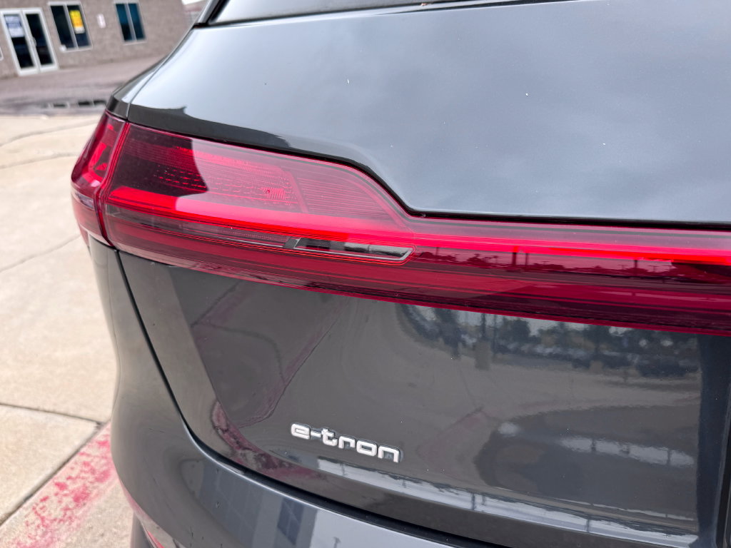 Used 2021 Audi e-tron Premium AWD/4WD image 8