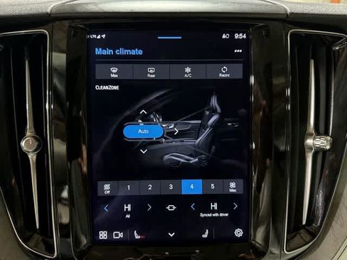Used 2023 Volvo XC60 B5 Plus AWD/4WD image 22