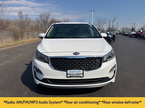 Used 2019 Kia Sedona LX image 2