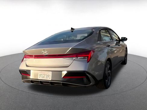 Used 2025 Hyundai Elantra Limited image 15