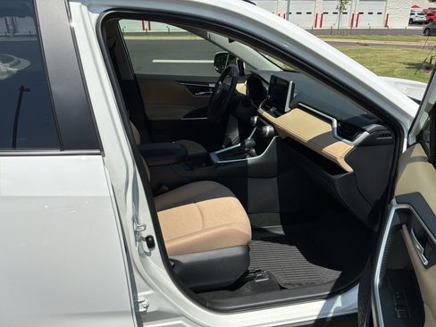Used 2025 Toyota RAV4 XLE w/ Convenience Package FWD image 33