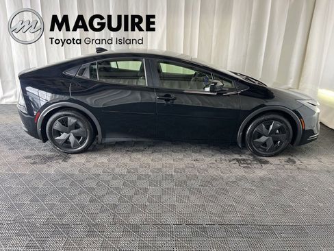 Used 2025 Toyota Prius LE image 2