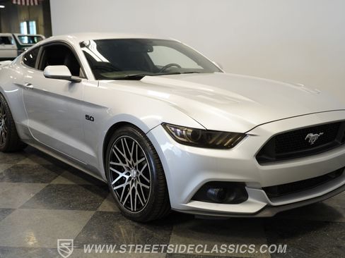 Used 2015 Ford Mustang GT RWD image 17