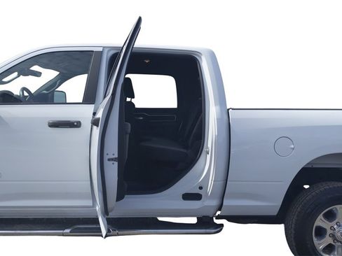 Used 2024 RAM 2500 Big Horn image 30