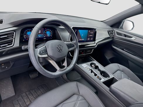 Used 2025 Volkswagen Atlas Cross Sport SE image 7