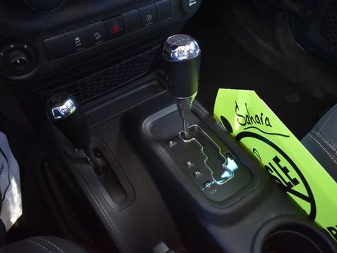 Used 2018 Jeep Wrangler Unlimited Sahara w/ Connectivity Group AWD/4WD image 26