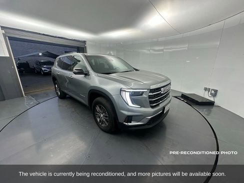 Used 2025 GMC Acadia Elevation image 8