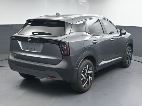 Used 2025 Nissan Kicks SV w/ SV Premium Package FWD image 7