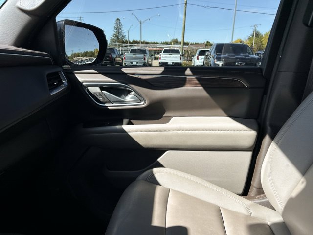 Used 2022 Chevrolet Tahoe Z71 w/ Luxury Package AWD/4WD image 45