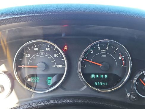 Used 2011 Jeep Wrangler Unlimited Rubicon w/ Connectivity Group image 13