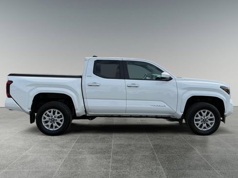 Used 2024 Toyota Tacoma SR5 AWD/4WD image 7