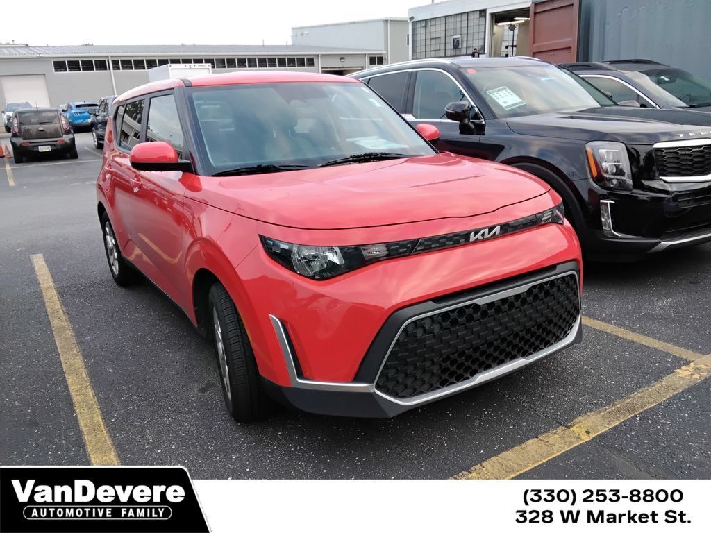 Used 2023 Kia Soul LX w/ LX Technology Package FWD image 1