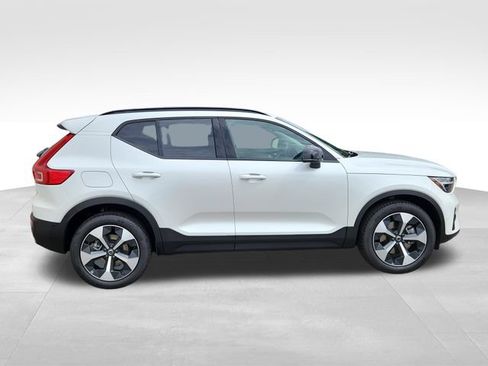 Certified 2026 Volvo XC40 B5 Plus w/ Climate Package AWD/4WD image 8