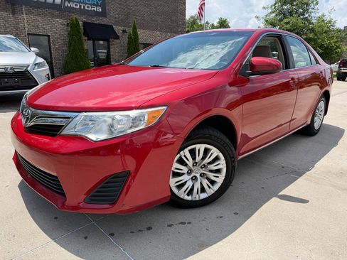 Used 2012 Toyota Camry LE FWD image 1