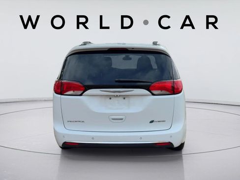 Used 2018 Chrysler Pacifica Touring-L FWD image 6
